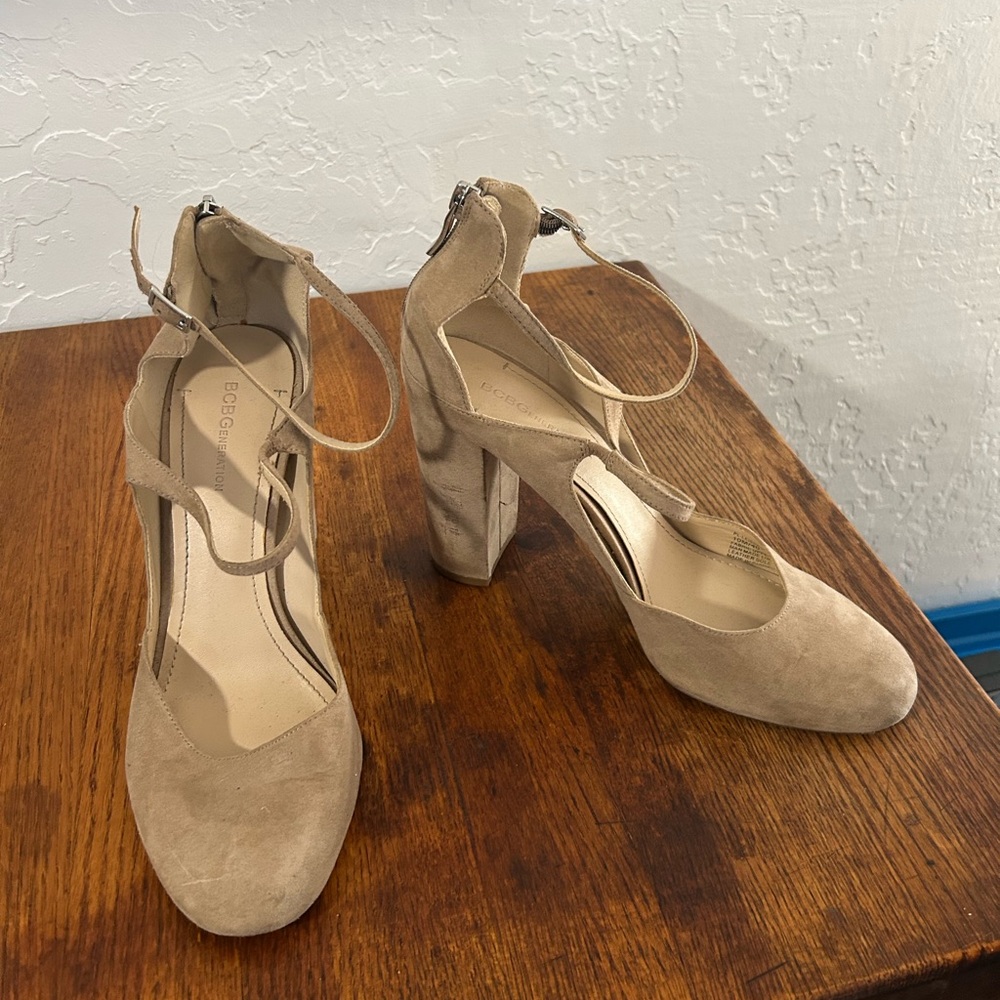 BCBGeneration, Size 10, Beige Pumps